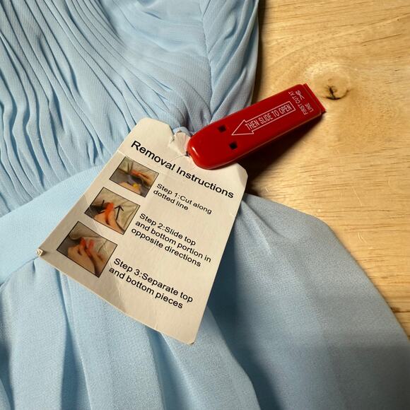 Mac Duggal NWT Pleated Chiffon Sleeveless Plunge V-Neck Gown Powder Blue Size 2 - Picture 9 of 11